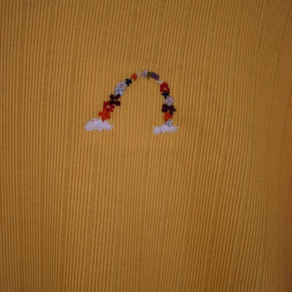 SOLD Hand Embroidered Vinntage Tee - Picture 2 of 2